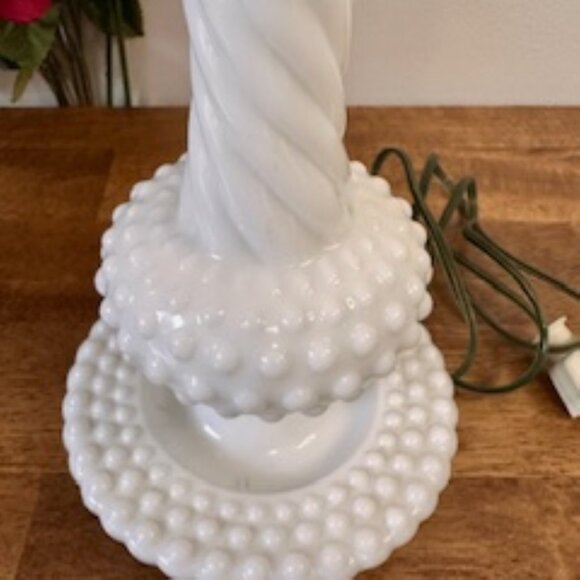 Vintage Milk Glass Hobnail Lamp –‎ Twisted Base Table Light Tested Working - Picture 3 of 6